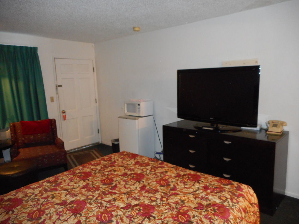 Cougar Land Motel Pullman Exterior photo