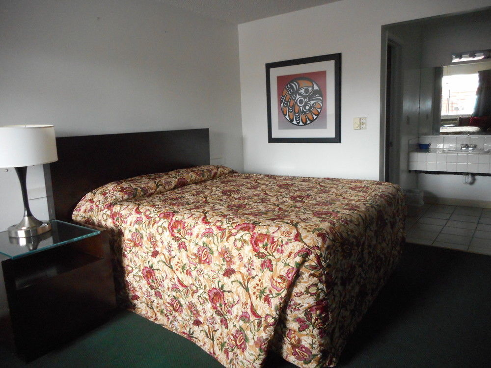 Cougar Land Motel Pullman Exterior photo