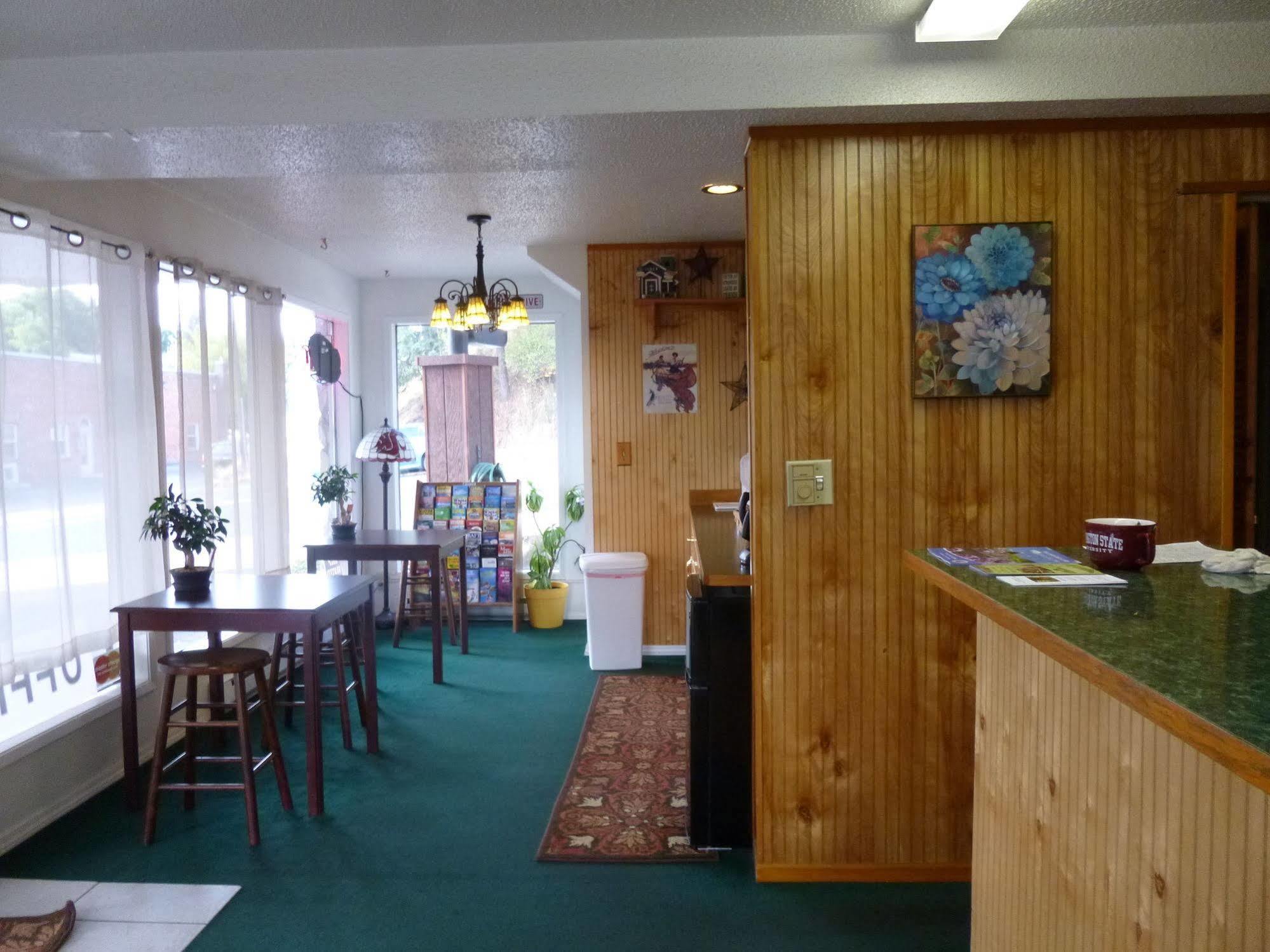 Cougar Land Motel Pullman Exterior photo